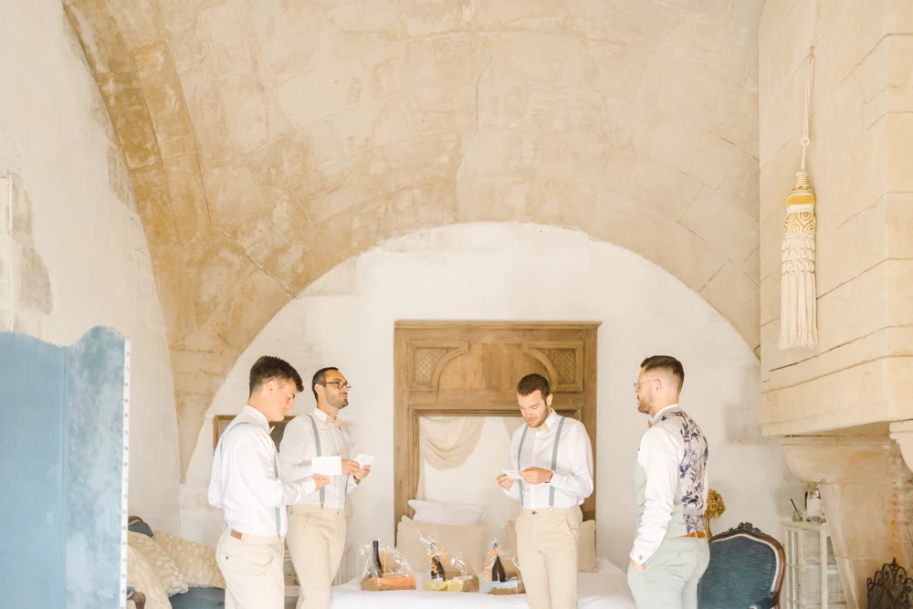 mariage se tenir la main bonheur amour marron