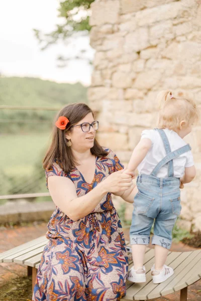 lunettes bonheur sourire robe marron