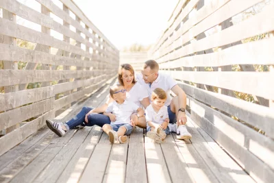 bonheur enfant amour se tenir la main famille