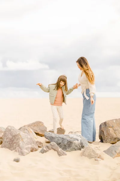 bonheur sable enfant plage beige